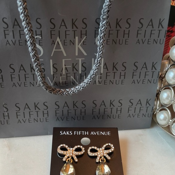 Saks Fifth Avenue Rhinestones Gold Bow Teardrop Earrings (NWOT) w/Saks Gift Bag - Picture 4 of 8